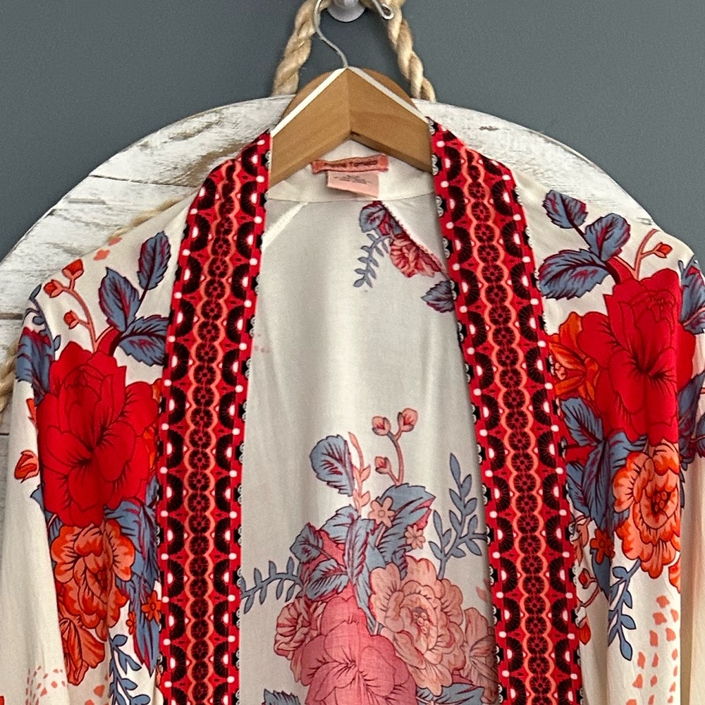 Red Floral Kimono - Picture 3 of 11